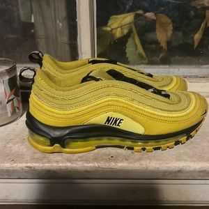 Nike airmax! worn a few times! Kids 5!